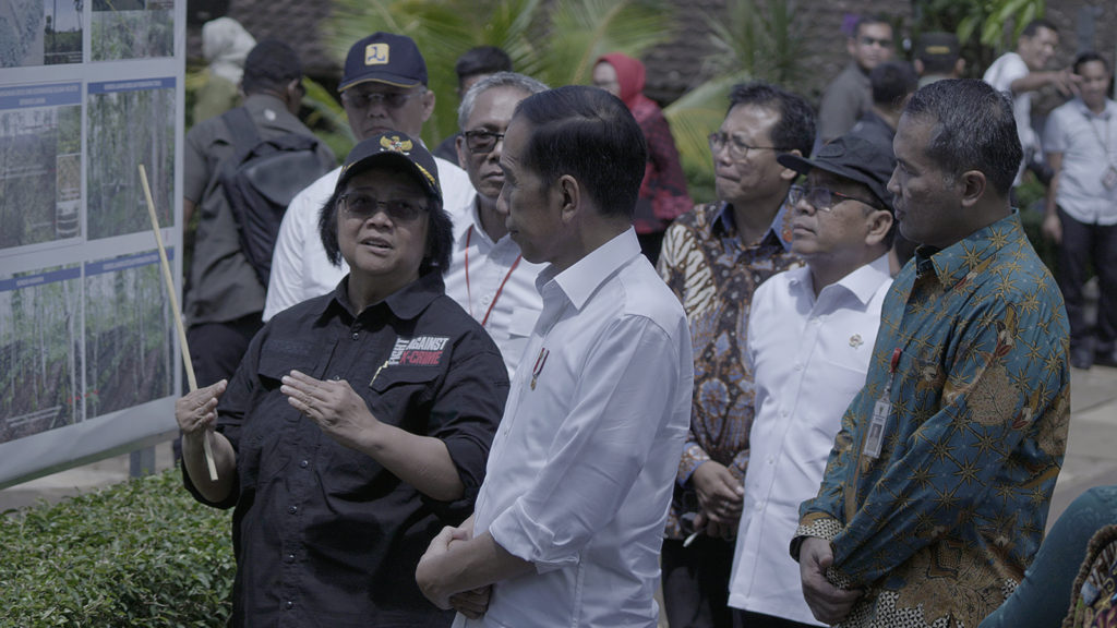 Siti Nurbaya Bakar, Menteri LHK memaparkan tentang konservasi DAS Bengawan Solo kepada Presiden Jokowi.
